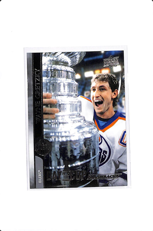 2020-21 UPPER DECK SERIES 1 WAYNE GRETZKY DAY WITH THE CUP SSP #DCF-1