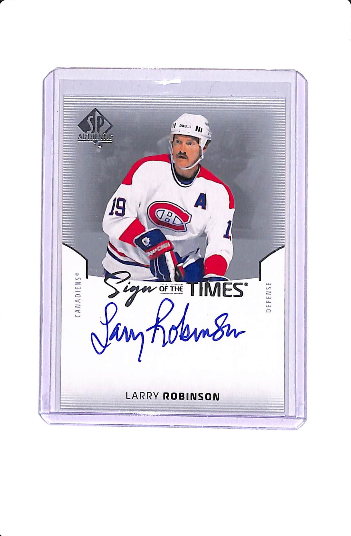 2025-26 UPPER DECK SP AUTHENTIC LARRY ROBINSON SIGN OF THE TIMES AUTO #SOTT-LR